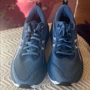 Men's asics Superblast!!! New.